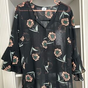 CAbi Gray Blouse with V-Neck and 3/4 Sleeves